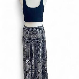 Chic Black and White Geometric Maxi Skirt